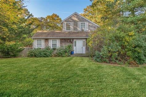 36 manor ln east hampton  The Zestimate for this house is $938,700, which has decreased by $44,655 in the last 30 days